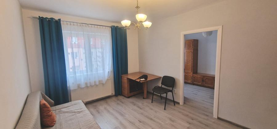 Apartament cu 2 camere nedecomandat, mobilat în Cedonia