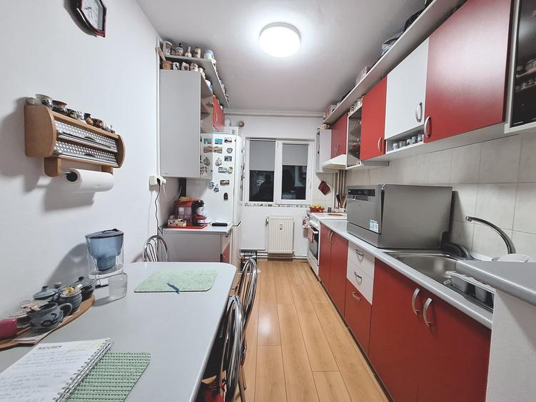 Apartament cu 2 camere semidecomandat, mobilat în Girocului