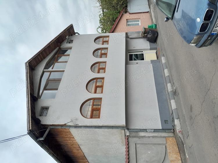 Casă cu 6 camere în Central