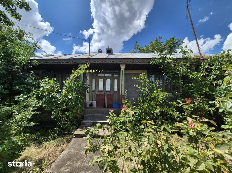 Casă cu 5 camere cu Teren 5867 Mp în Vârlezi