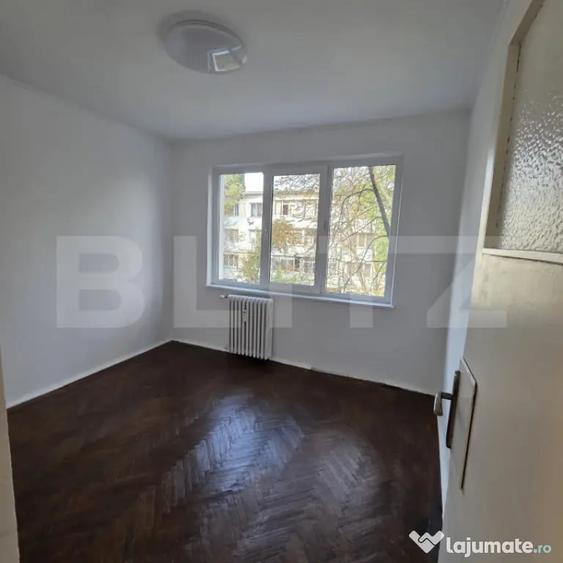 Apartament cu 3 camere semidecomandat în Central