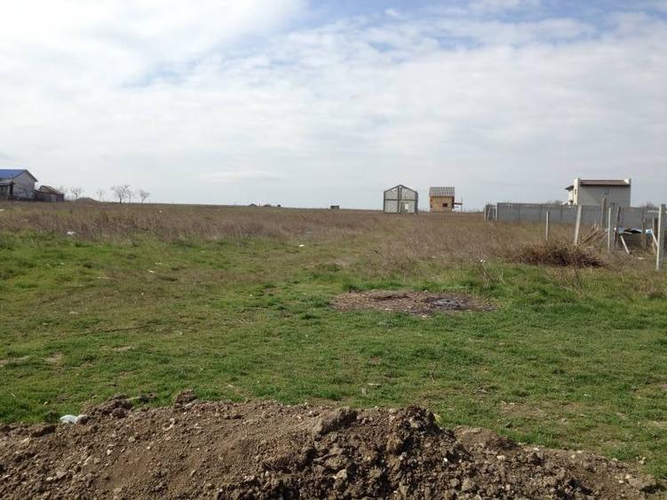Teren Construcții intravilan de 550 mp, în Sud