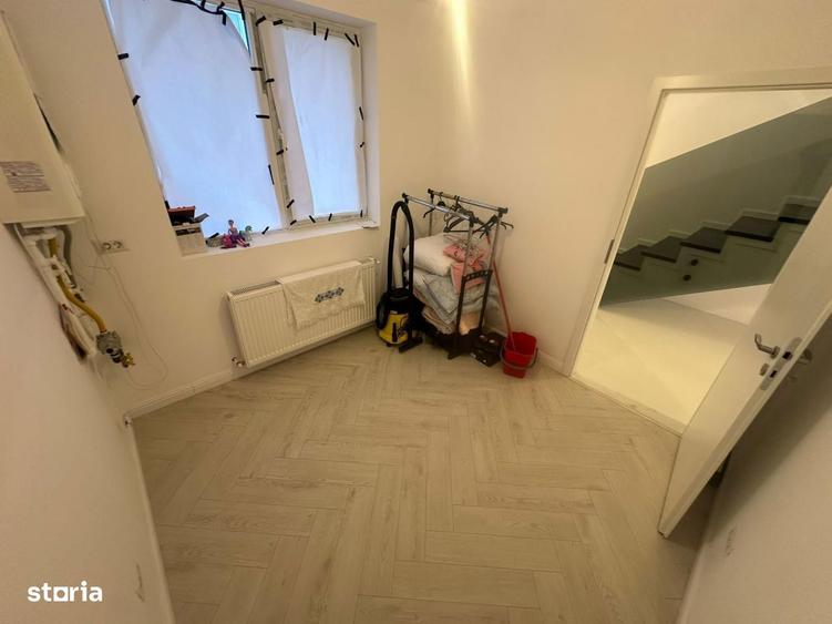 Casă cu 3 camere cu Canalizare în Dobroești