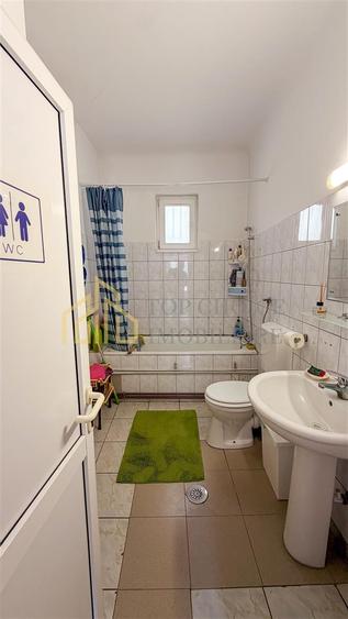 Apartament cu 8 camere în Tei