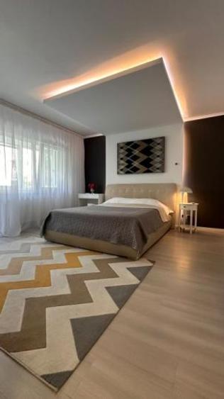 Apartament cu 2 camere decomandat, mobilat în Tei