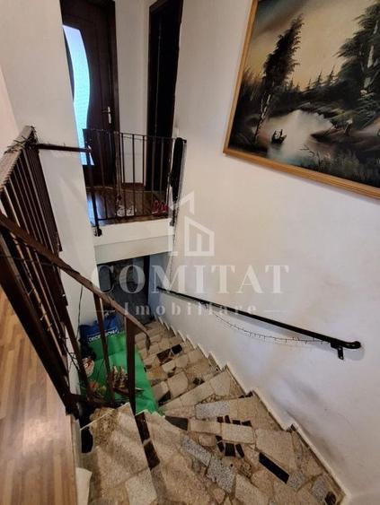 Apartament cu 5 camere semidecomandat, mobilat în Florești