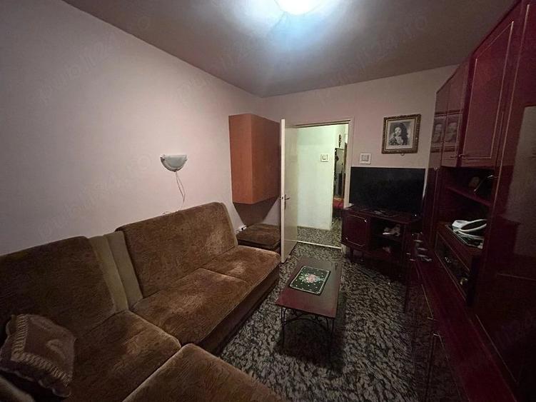 Apartament cu 3 camere decomandat în CET