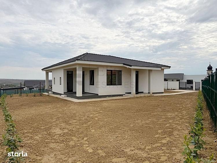 Casă cu 3 camere decomandat în Central