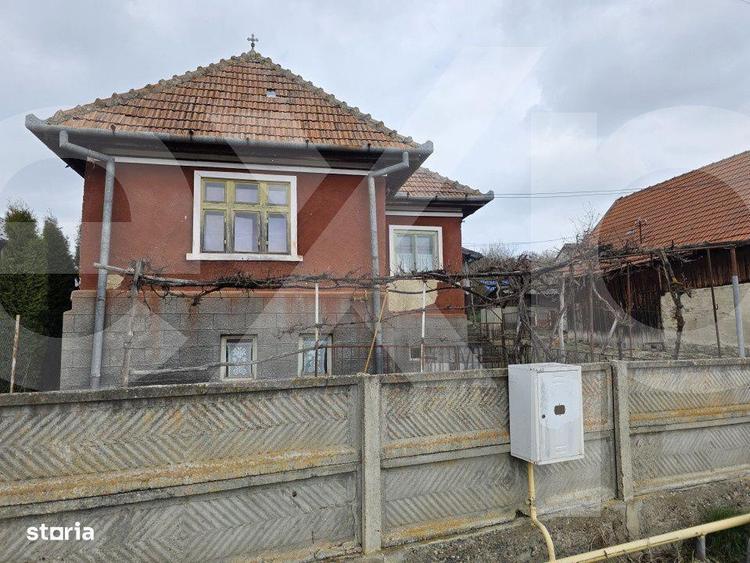 Casa + anexe gospodaresti pe teren generos in Rediu, com. Aiton, jud. - 1