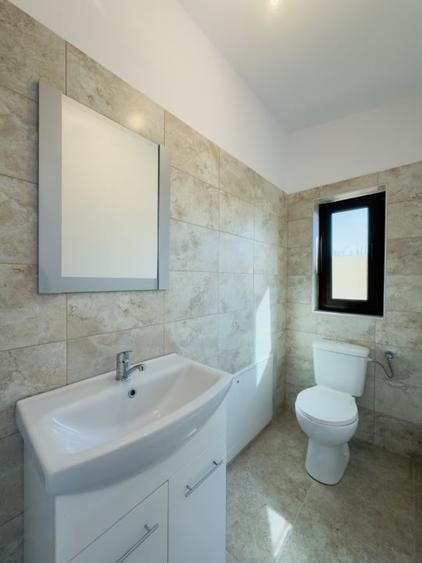 Casă individuală cu 3 camere cu Canalizare în Sânmihaiu Român
