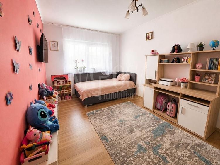 Apartament cu 3 camere semidecomandat în Florești