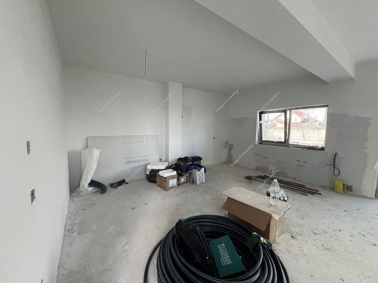 Duplex cu 4 camere cu Canalizare în Moșnița Nouă