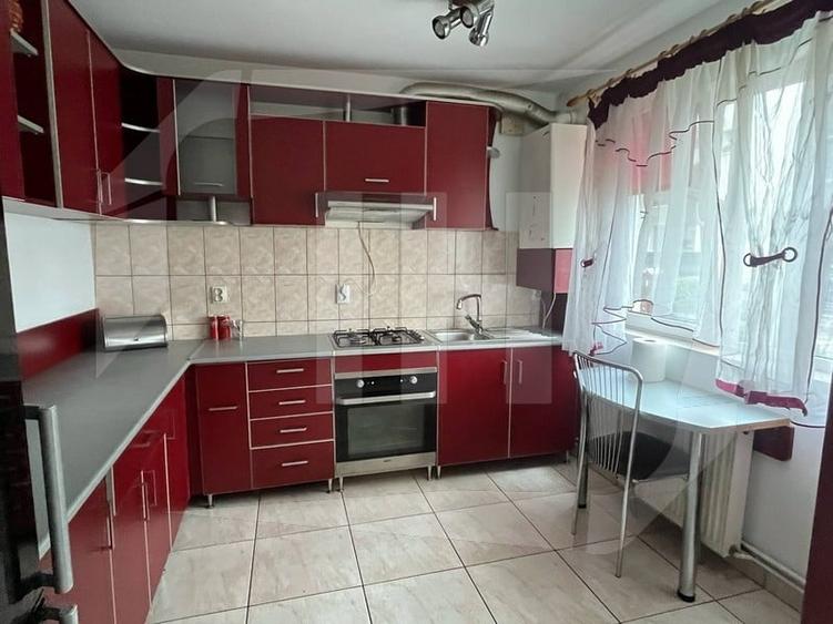 Casă individuală cu 4 camere decomandat cu Canalizare în Florești