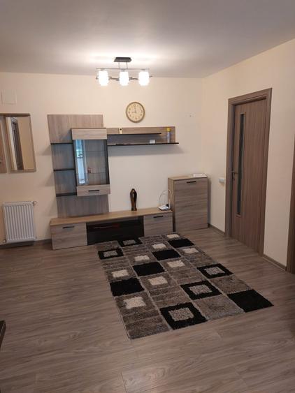 Apartament cu 3 camere semidecomandat, mobilat în Florești