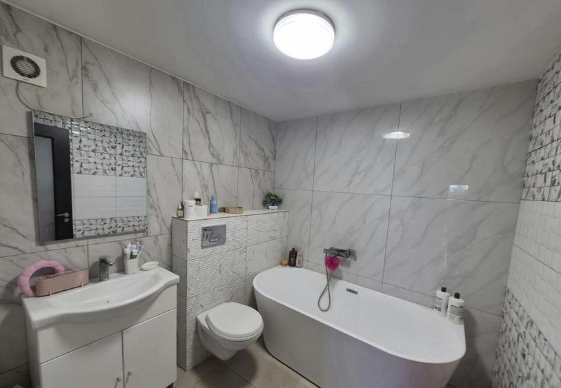 Casă individuală cu 6 camere cu Canalizare în Domnești