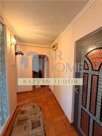 Apartament cu 3 camere decomandat, mobilat în Cioceanu