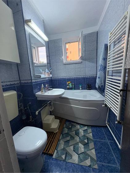 Apartament cu 3 camere decomandat în Războieni