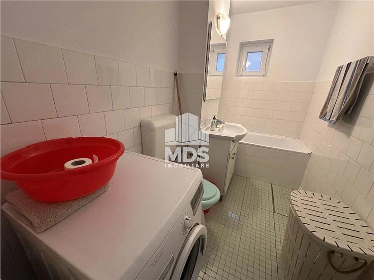Apartament cu 3 camere semidecomandat în Lipovei