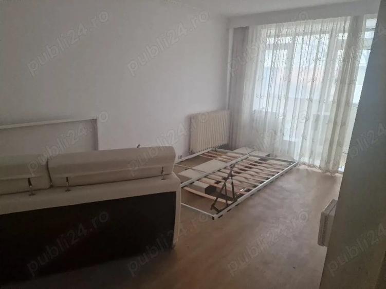 Apartament cu 3 camere decomandat în Precista