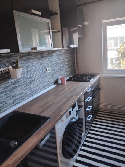 Apartament cu 3 camere decomandat, mobilat în Casa de Cultură