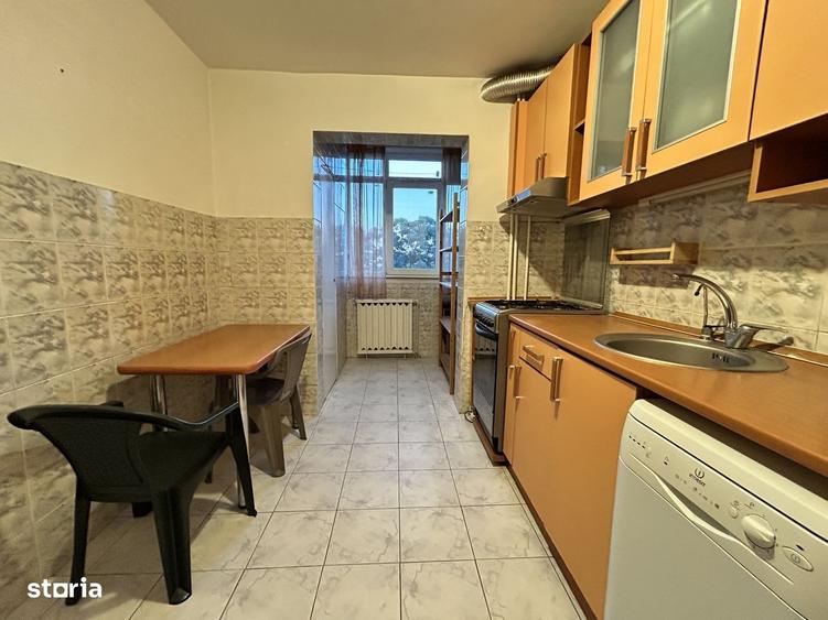 Apartament cu 3 camere decomandat, mobilat în Titan