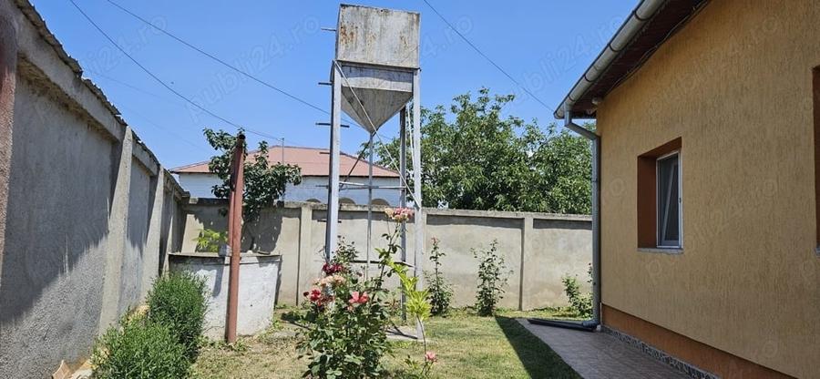 Casă cu 5 camere în Caracal