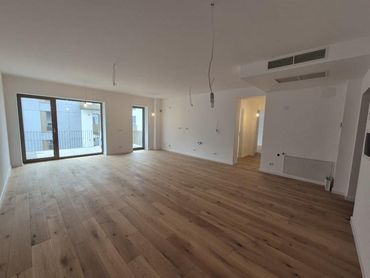 Apartament cu 3 camere în Băneasa