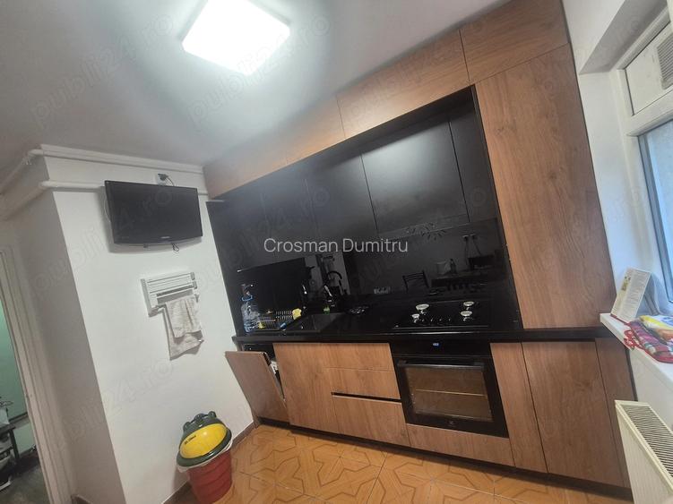 Vand apartament 3 camere decomandat