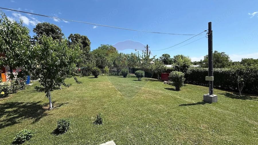Casă cu 3 camere cu Teren 1667 Mp în Răcoasa