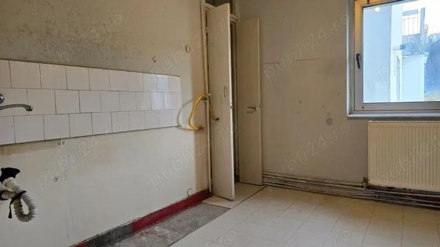 Apartament cu 3 camere decomandat în Micro 15