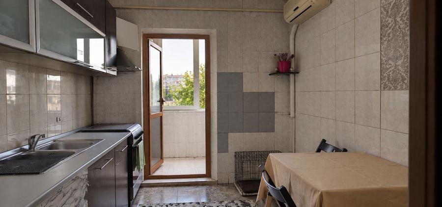 Apartament cu 3 camere decomandat în Mazepa 2