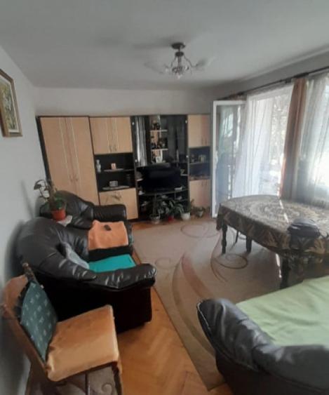 Apartament cu 4 camere decomandat în Central