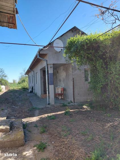 Casă cu 3 camere cu Teren 3177 Mp în Vadu Pașii