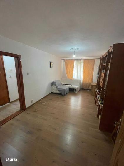 Apartament cu 3 camere decomandat în Rahova