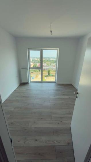 Apartament cu 3 camere decomandat în Baza 3