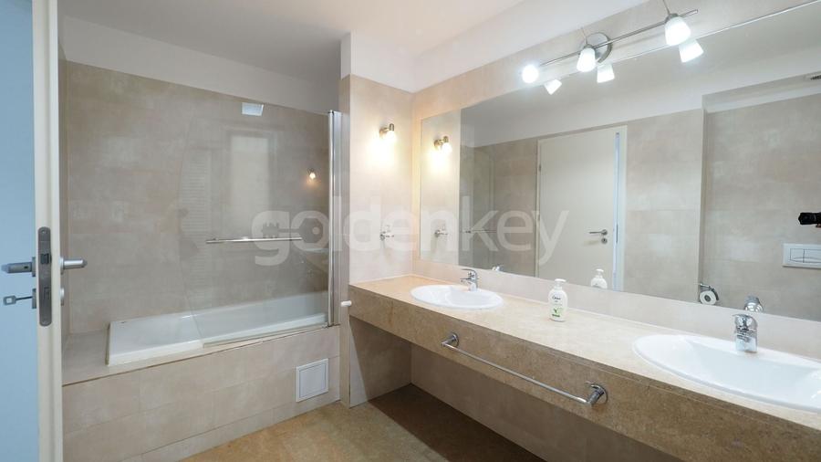 Duplex cu 8 camere cu Canalizare în Pipera