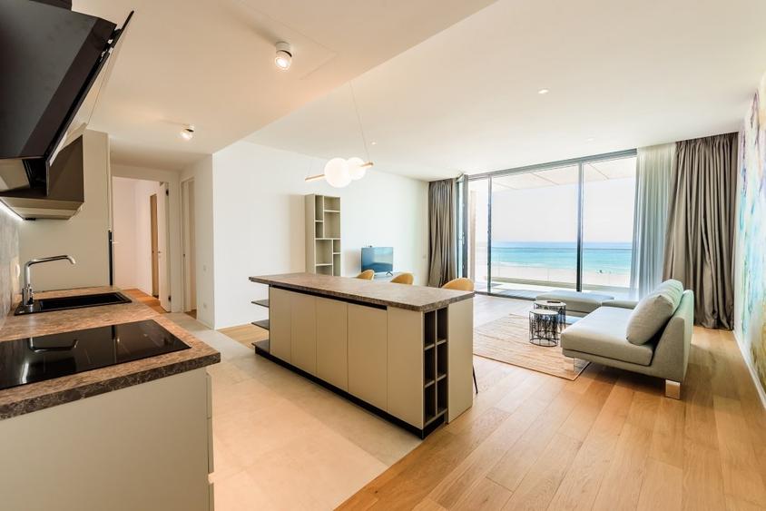 Apartament cu 4 camere decomandat, mobilat în Mamaia