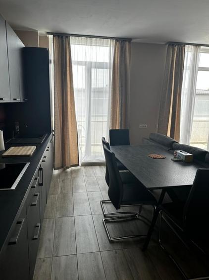 Apartament cu 3 camere semidecomandat, mobilat în Vitan-Bârzești