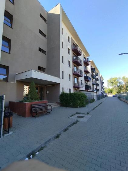 Apartament cu 2 camere decomandat în Tractorul