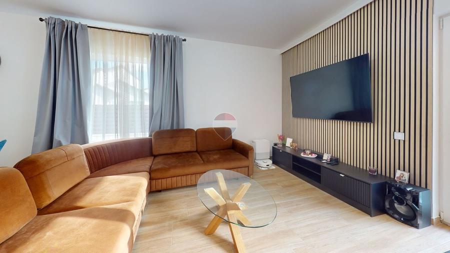 Casă individuală cu 4 camere cu Teren 400 Mp în Sânpetru