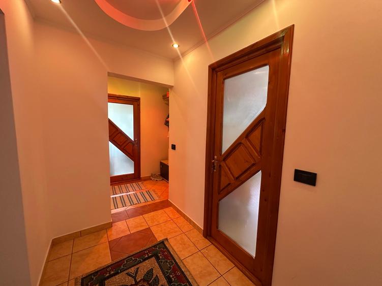 Apartament cu 3 camere decomandat în