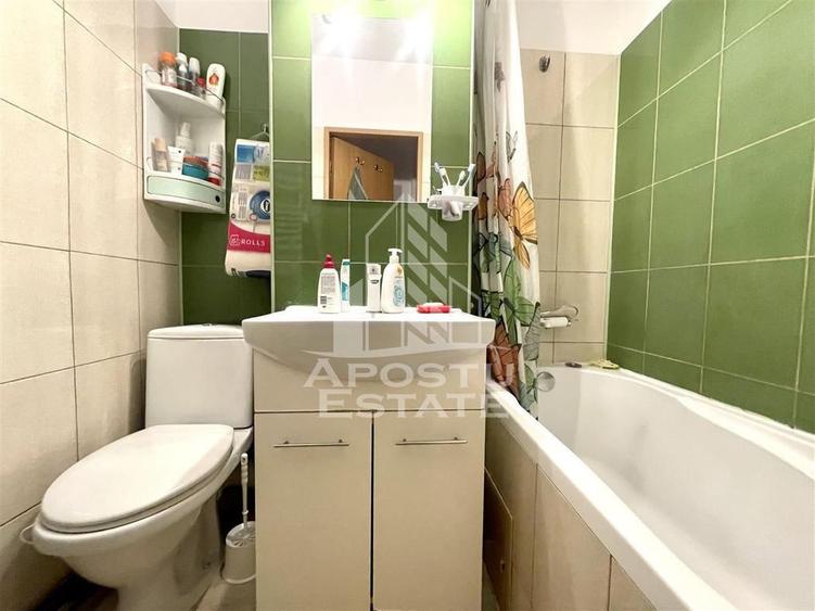Apartament cu 3 camere semidecomandat în Șagului