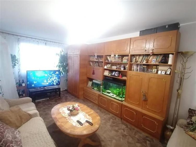 Apartament cu 3 camere decomandat în Complex Studențesc