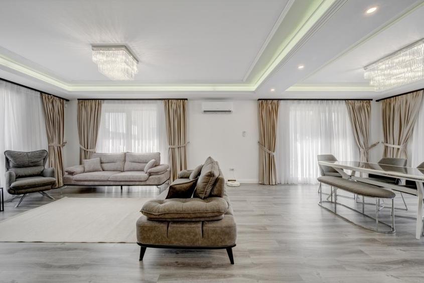 Casă cu 4 camere cu Teren 200 Mp în 1 Decembrie