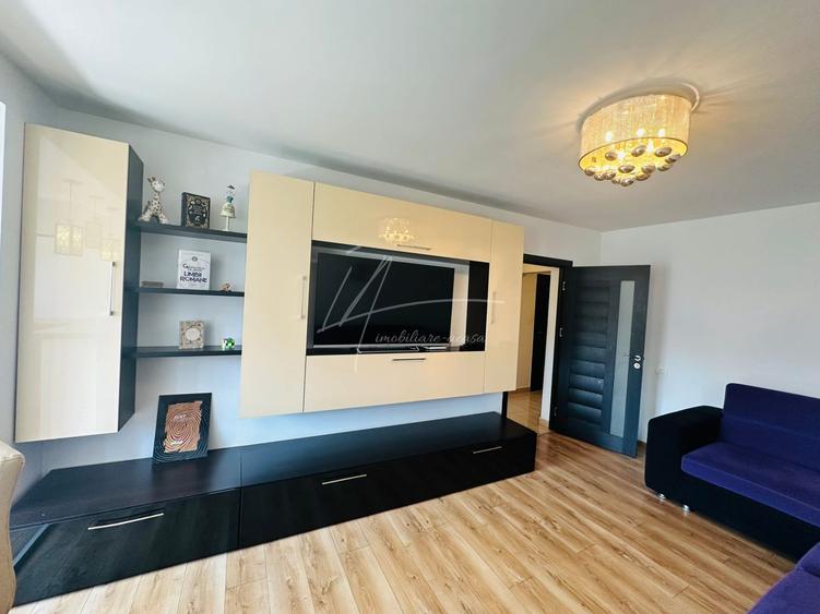 Apartament cu 3 camere semidecomandat, mobilat în Victoriei