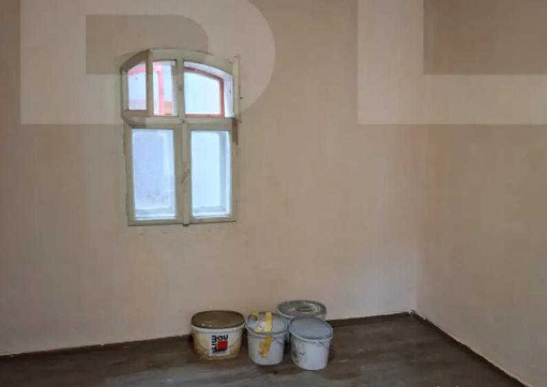 Casă cu 4 camere cu Teren 1000 Mp în Central