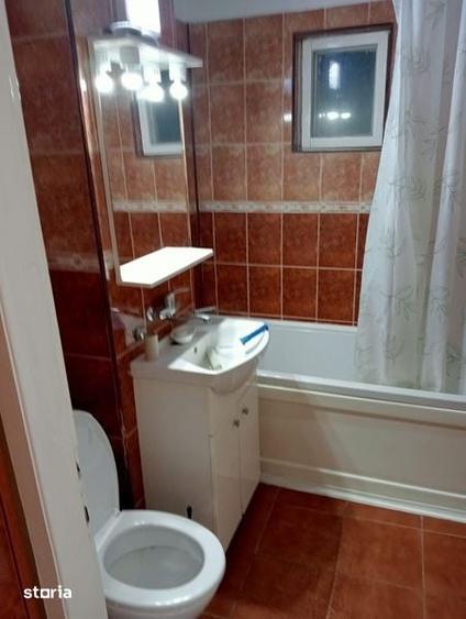 Apartament cu 3 camere decomandat în Sărari
