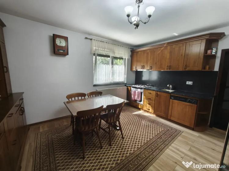 Casă cu 5 camere cu Teren 1500 Mp în Central