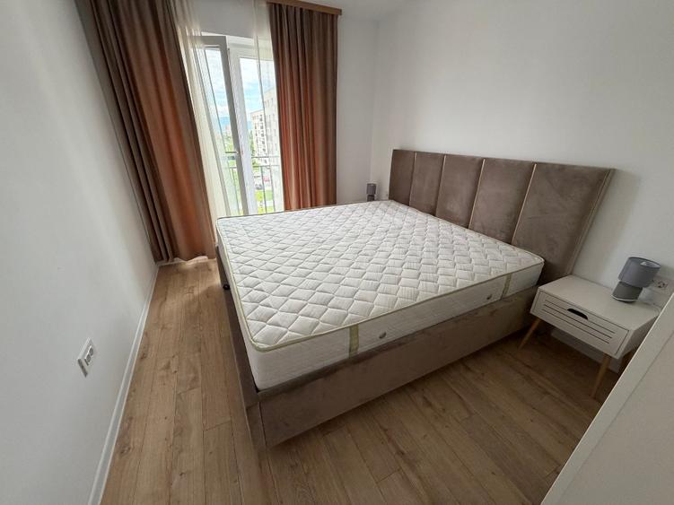 Apartament cu 2 camere decomandat în Tractorul