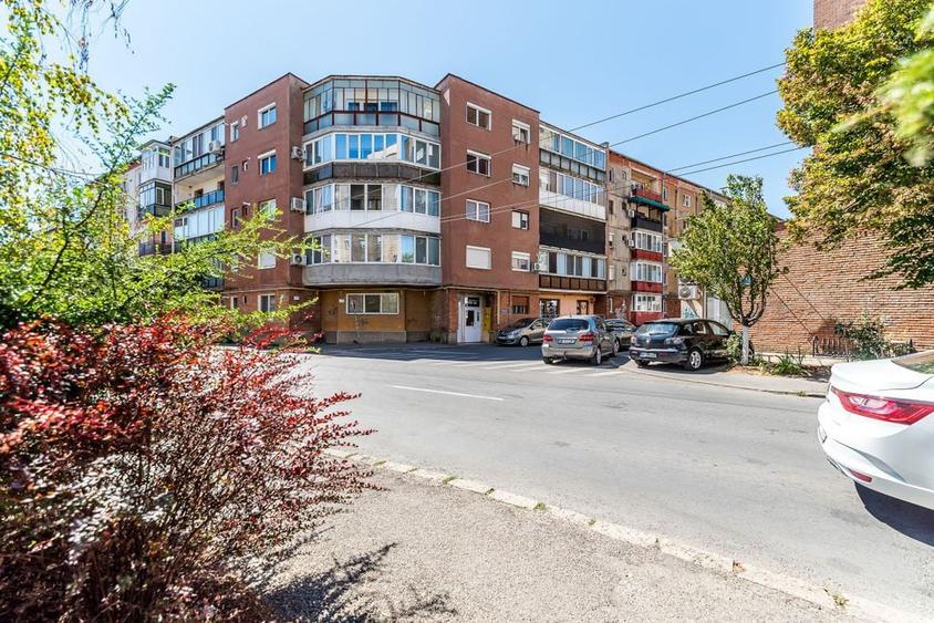 Apartament cu 5 camere decomandat în Central